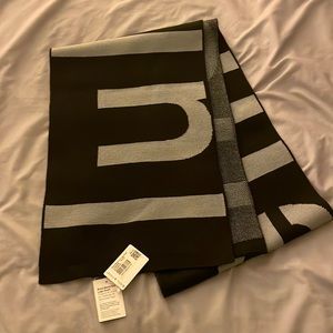 Lululemon wool blend logo scarf NWT